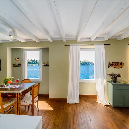 아파트 Mediterraneo Seaview