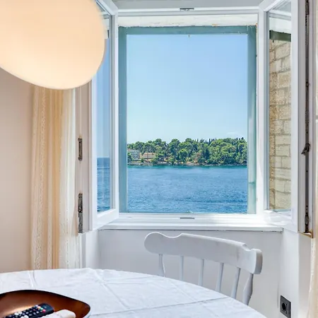 Mediterraneo Seaview 아파트 로비니